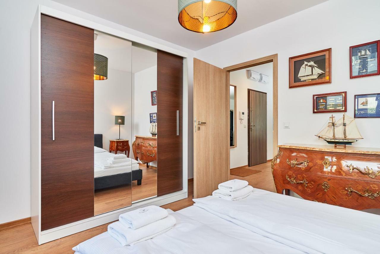 Vintage Apartment In New Estate With Parking - Krzyki Wroclaw By Noclegi Renters Екстер'єр фото