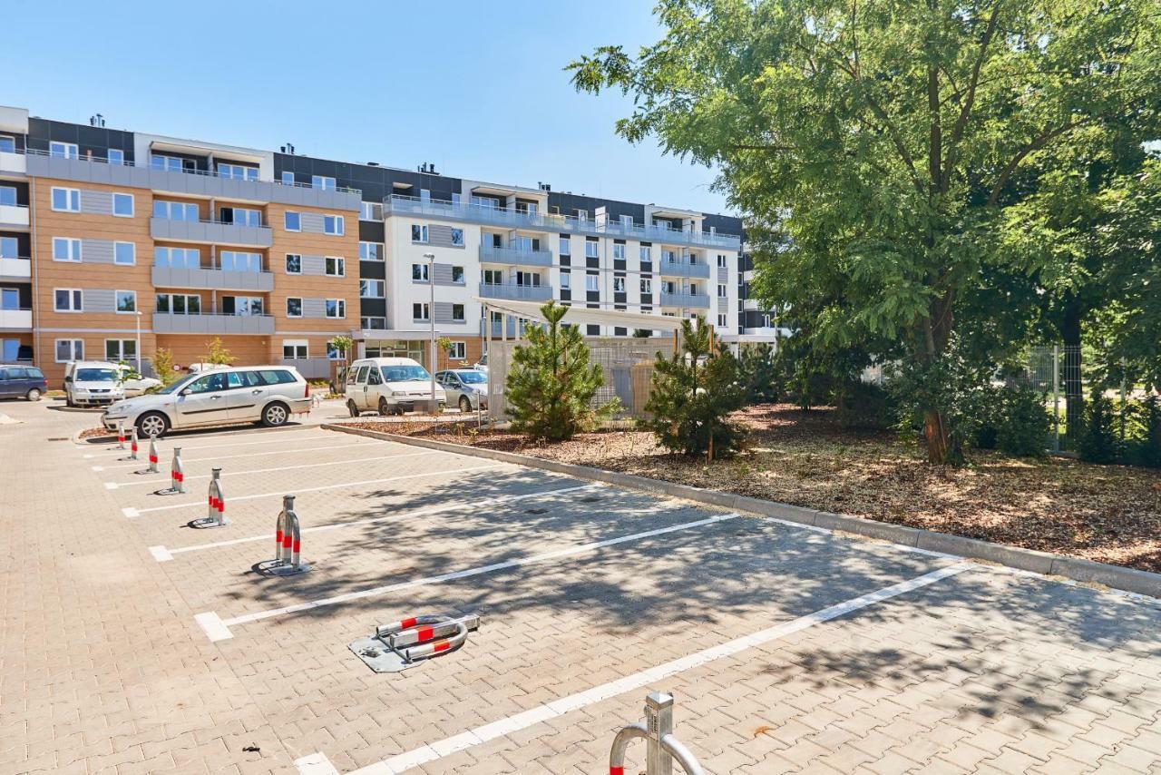 Vintage Apartment In New Estate With Parking - Krzyki Wroclaw By Noclegi Renters Екстер'єр фото