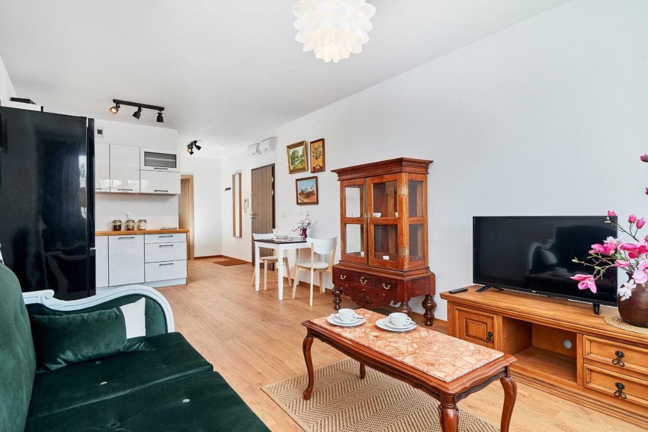 Vintage Apartment In New Estate With Parking - Krzyki Wroclaw By Noclegi Renters Екстер'єр фото