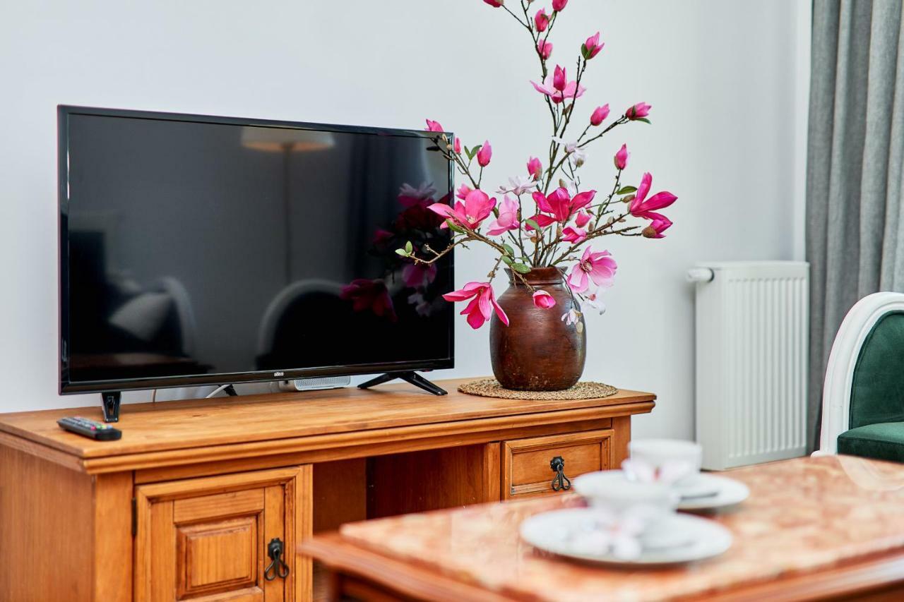 Vintage Apartment In New Estate With Parking - Krzyki Wroclaw By Noclegi Renters Екстер'єр фото