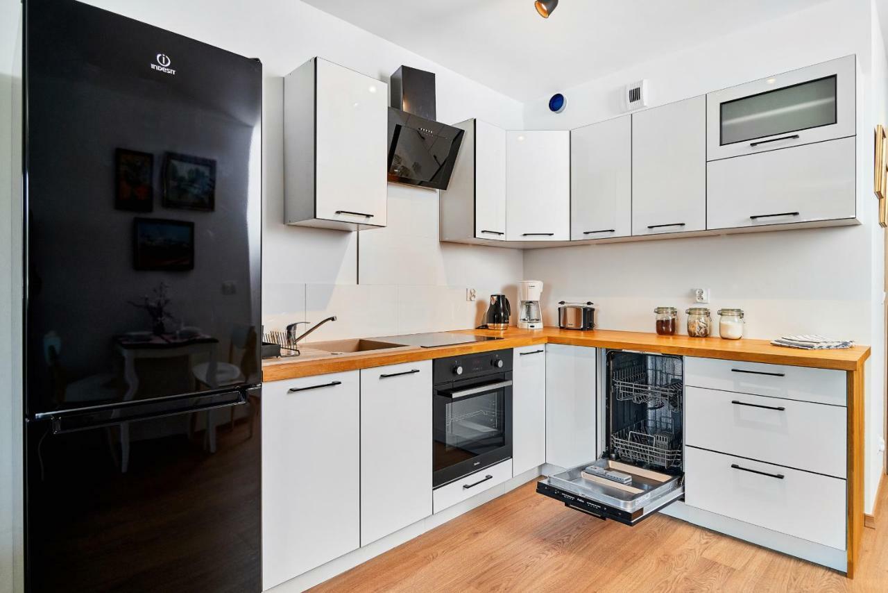 Vintage Apartment In New Estate With Parking - Krzyki Wroclaw By Noclegi Renters Екстер'єр фото