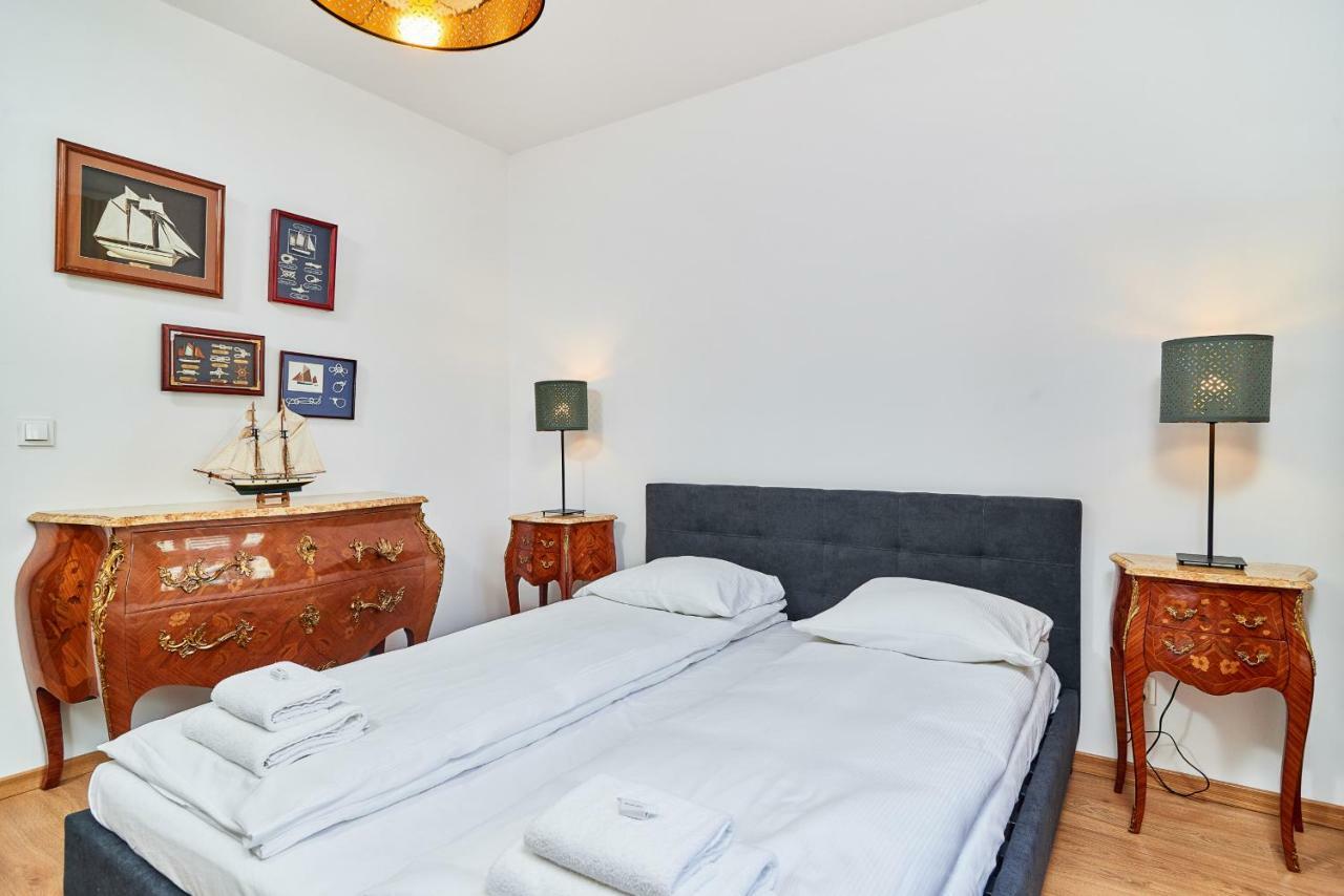 Vintage Apartment In New Estate With Parking - Krzyki Wroclaw By Noclegi Renters Екстер'єр фото